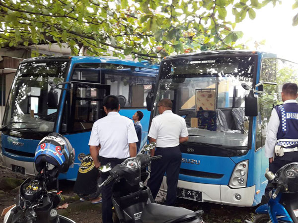 Bus Traid Tras bantuan Kementrian Perhubungan RI saat tiba di halaman Kantor Perhubungan Kota Kotamobagu