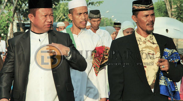 Ketua DPRD Bolmut Karel Bangko, SH saat menghadiri Peresmian Taman Pengajian Dan Masjid Al’Furqon Desa Nunuka