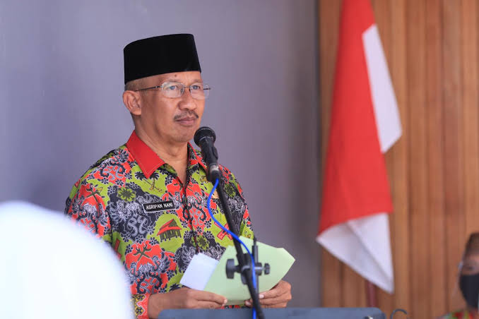 Sekretaris Daerah Bolaang Mongondow Utara, Dr. Drs. H. Asripan Nani, M.Si