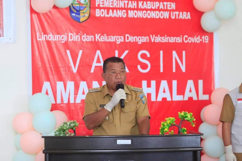 Bupati Bolmut, Drs. H. Depri Pontoh, saat membuka pencanangan Vaksinasi Covid-19