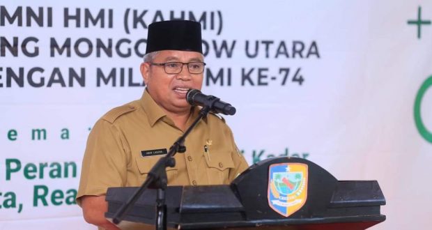 Wakil Bupati Bolmut, Drs. H. Amin Lasena, MAP saat membuka secara resmi Rakerda KAHMI Bolmut