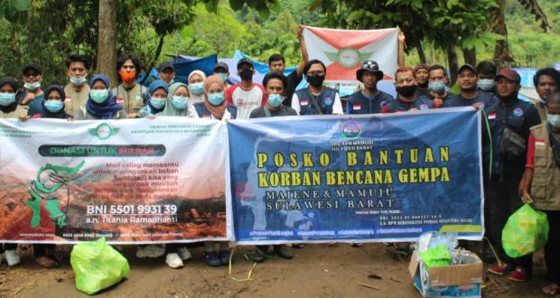 Gambar saat tim relawan dari KPN Sulselbar usai menyalurkan bantuan di lokasi pengungsian, di Majene