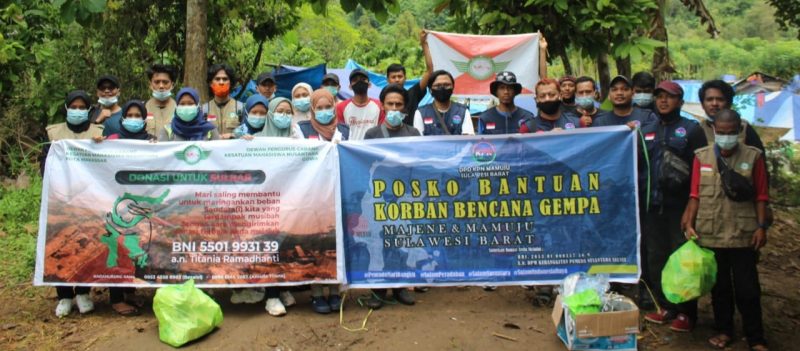 Gambar saat tim relawan dari KPN Sulselbar usai menyalurkan bantuan di lokasi pengungsian, di Majene