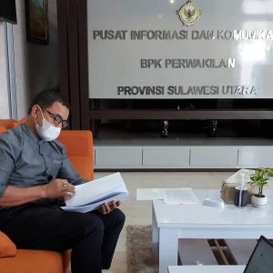 Kepala BPKD Bolmut Sirajudin Lasena, SE. M.Ec, Dev, saat berada Kantor BPK RI Sulawesi Utara