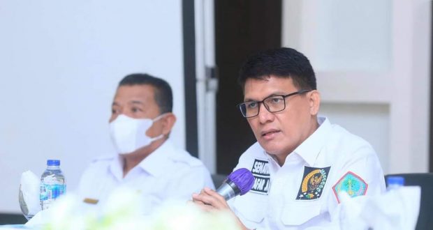 Anggota DPD RI Djafar Alkatiri saat mengunjungi Bolmut