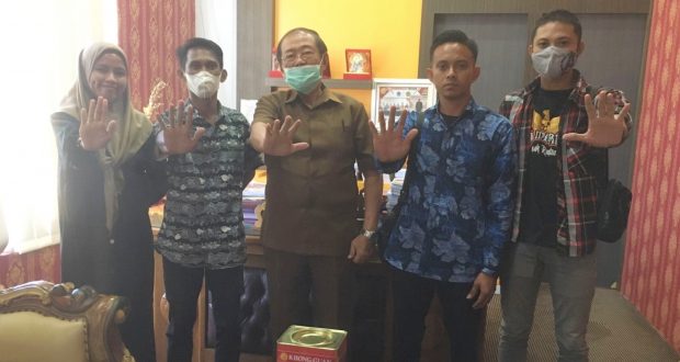 Pengurus DPC LSM GANN bersama Ketua DPRD Bolmut