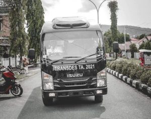 Bua bantuan Pemda Bolmut yang dikendarai oleh Sangadi Robby Pakaya