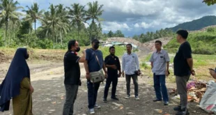 Tampak Tim Pansus LKPJ Walikota Kotamobagu 2024, tinjau TPA Poyowa Kecil, 17 Mei 2025. (foto.yudi/liputanBMR.com)