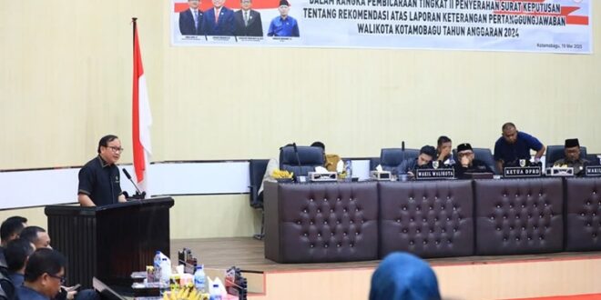 Ketua Pansus LKPJ Walikota Kotamobagu 2024, Royke Kasenda, saat menyampaikan sejumlah catatan rekomendasi Pansus LKPJ Kotamobagu di Rapat Paripurna, Senin 19 Mei 2025. (foto,Ist/Diskominfo Kotamobagu)